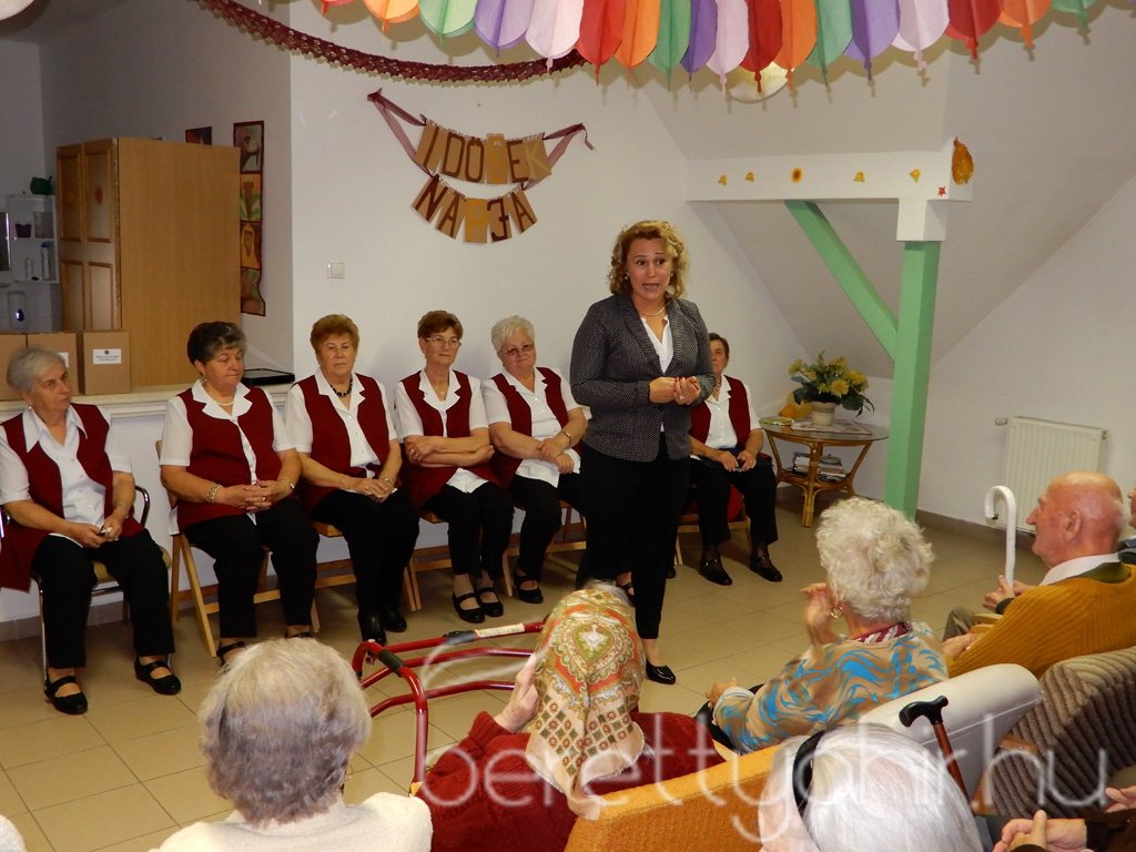 A szépkorúakat köszöntötték 25